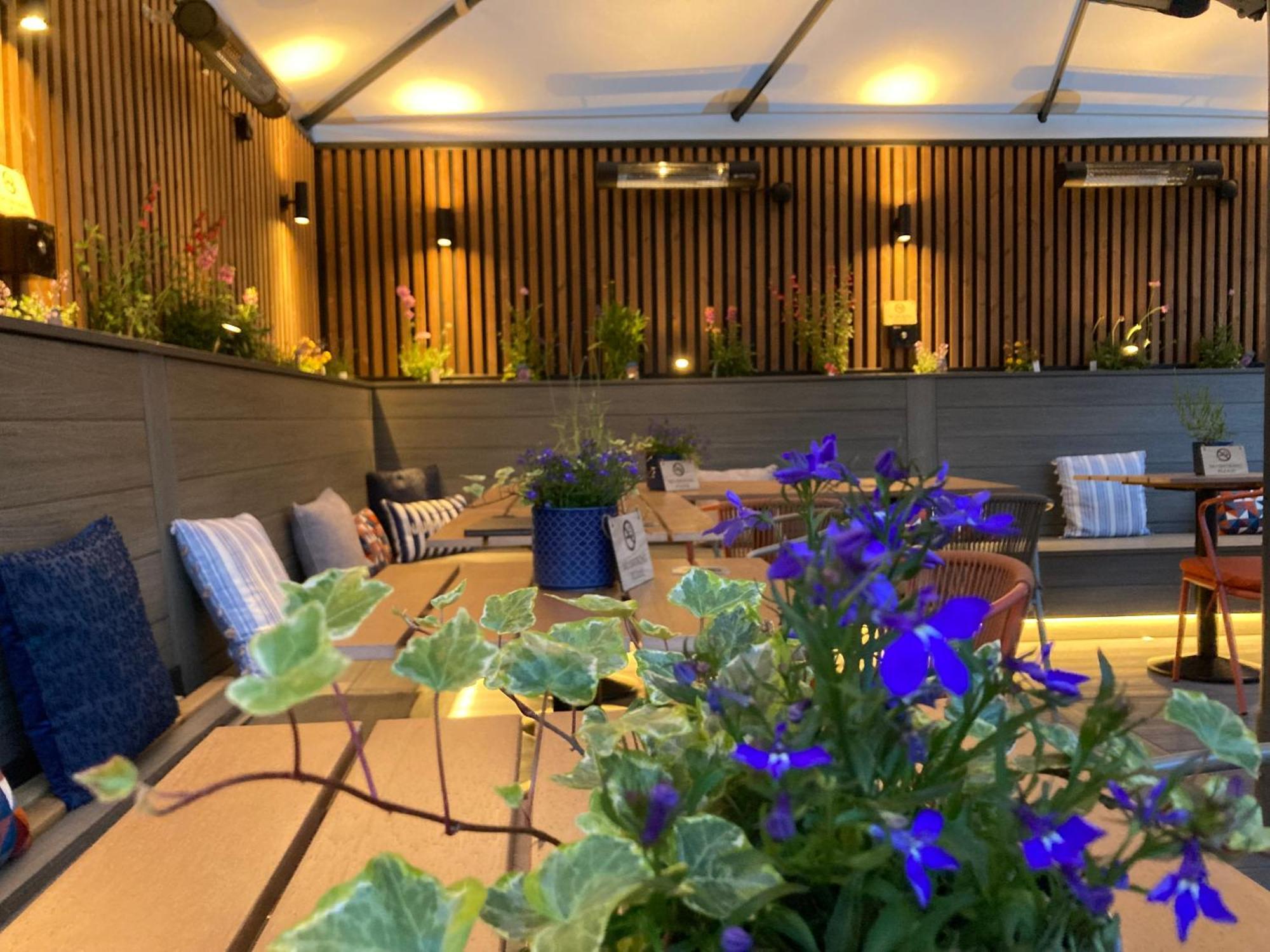 The Britannia Inn & Waves Restaurant 세인트오스틀 외부 사진